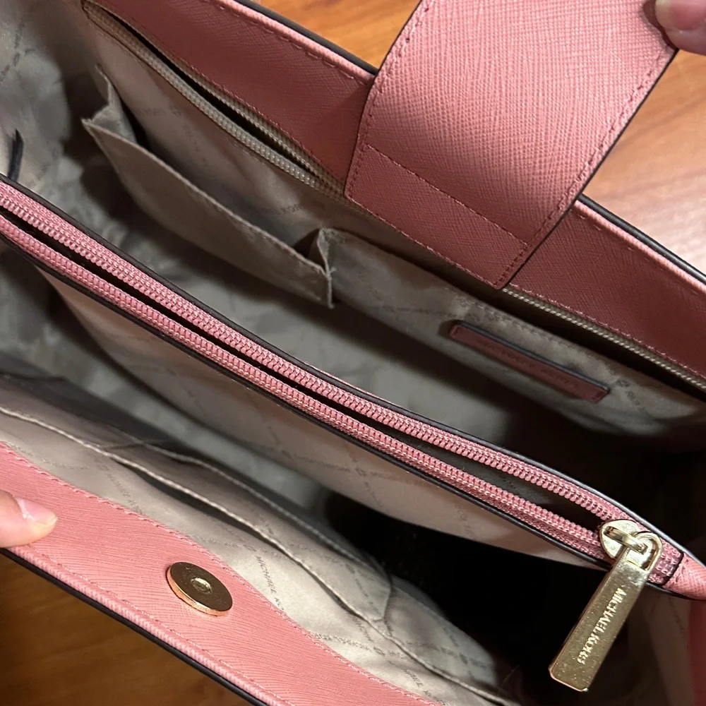 Michael Kors Blush Shoulder Bag with Gold Accents - Picture 4 of 4